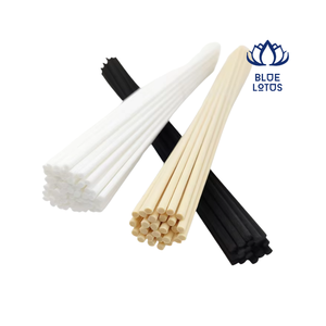 Diffuseur d'ambiance élégant Lotus Bleu avec bâtonnets en rotin - Product Image 1