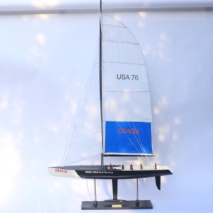 เรือใบอเมริกันทำมือจากไม้ รุ่น B.M.W ORACLE RACING สำหรับตกแต่งบ้านบนโต๊ะ ของขวัญคริสต์มาส หรือของขวัญทางธุรกิจ - Product Image 1