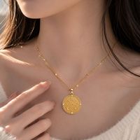 Collier pendentif signe zodiacal Vierge plaqué or 18 carats avec étoiles et lune en zircon cubique, chaîne popcorn, style classique unisexe