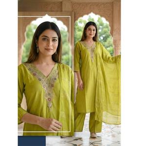 Costume traditionnel pour femmes, confortable et en tissus de qualité supérieure, idéal pour les fêtes de Diwali et les mariages, prix de gros, approvisionnement indien. - Product Image 4