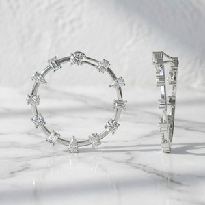 Pendientes de Aro Abierto con Diamantes Cultivados en Laboratorio, Corte Brillante Redondo de 0.70 CTW, Engastados en Oro de 10k, Certificados por IGI - Product Image 3