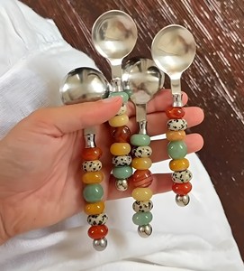 Juego de cucharas metálicas con mango esférico para uso en restaurantes y hoteles - Product Image 4