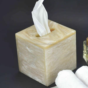 Cubierta de caja de pañuelos de resina de cubo moderno de alta calidad para decoración de hotel o baño de oficina en el hogar empaquetada en cartón - Product Image 1