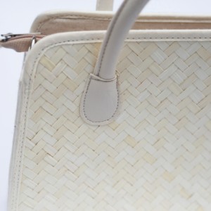 Women's Fashion <b>Box</b>-Shaped Handbag – High-Quality Hand-Woven Palm Leaf Material – Elegant and Refined Style - Product Image 4