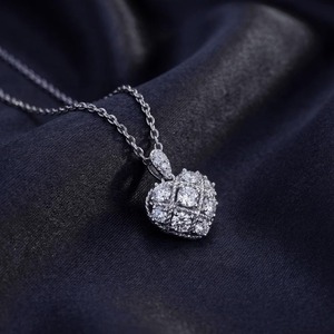 สร้อยคอจี้เพชรทรงหัวใจทองคำขาว 18K สำหรับผู้หญิง เพชรเพาะเลี้ยงในห้องปฏิบัติการ รับรองโดย IGI ของขวัญแทนใจสำหรับผู้หญิง เครื่องประดับชั้นดี - Product Image 2