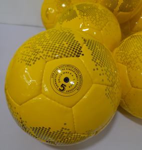 Tamaño paquistaní 4 balones de fútbol cosidos a mano Venta al por mayor Material de PVC pelotas de entrenamiento ISO9001 Certificado OEM aceptado - Product Image 5