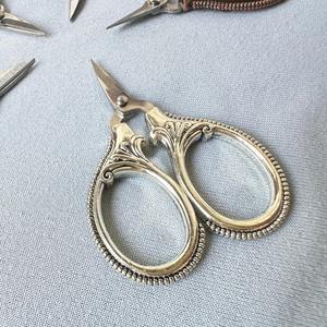 Ciseaux à lame argentée, ciseaux ornés, design classique, cadeau pour les couturiers, accessoires de couture, fournitures d'artisanat, textile - Product Image 5