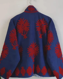 Veste Suzani brodée unique, veste bohème pour l'hiver, veste en velours pur, cadeaux pour elle à prix de gros - Product Image 2