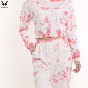Conjunto deportivo elegante para mujer con top corto, camisa y pantalones jogger, chándal de dos piezas para fitness, yoga y ropa urbana. - Product Image 6