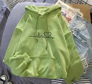 เสื้อฮู้ดแฟชั่นพิมพ์ลายหัวใจ ทรงหลวม ผ้าฝ้ายฟลีซ เสื้อฮู้ดสวมหัว สตรีทแวร์ลำลอง ขายส่งจากผู้ผลิตเสื้อผ้า พร้อมส่งแบบ DDP - Product Image 1