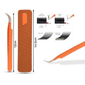 Pochette de pinces à épiler en métal simplifiée conçue avec précision pour minimiser la frustration et maintenir la fraîcheur de la routine de cueillette des cils - Product Image 4