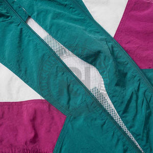 Veste coupe-vent légère et imperméable pour l'hiver, personnalisable avec logo OEM, idéale pour la randonnée, la course à pied et les sports de plein air. - Product Image 5