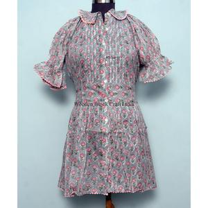 เสื้อครอปท็อปทรงเข้ารูป แขนบาน คอจีน ลายดอกไม้หวานๆ สไตล์โมเดิร์น คุณภาพสูงสำหรับผู้หญิง ผลิตจากผ้าฝ้าย 100% ระบายอากาศได้ดี - Product Image 1
