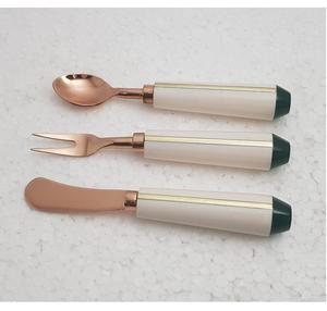 Juego de Cubiertos Colgantes Creativos de Alta Calidad, Cubiertos de Resina y Acero Inoxidable Dorado para Fiestas, Cuchara y Cuchillo Desechables - Product Image 3