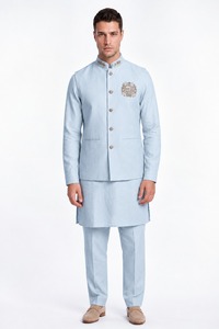 Ensemble de costume indo-occidental pour homme bleu ciel personnalisé, veste Jodhpuri brodée de luxe avec kurta et pantalon - Product Image 2