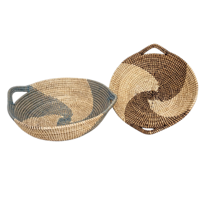 Sofisticada cesta de almacenamiento tejida de junco marino para accesorios de fotografía y creación de contenido en estudio - Product Image 2