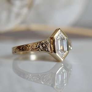 Anillo de Diamante de Corte Hexagonal de 1.01CT, Estilo Real, Cultivado en Laboratorio, Oro Sólido de 14K, Regalo de Aniversario para Parejas - Product Image 3