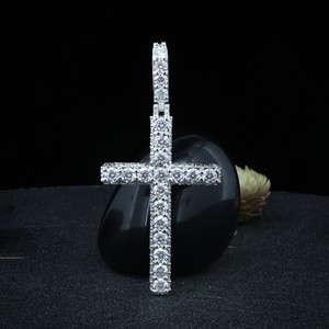 Colgante de cruz con diamante de moissanita de corte brillante redondo, estilo rapero, plata de ley 925, joyería hip hop de Phoenix Enterprise - Product Image 1