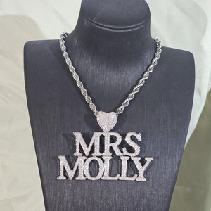 Collar con Colgante de Nombre Personalizado con Incrustaciones de Diamantes, Estilo Hip Hop, con Letras de Moissanita - Product Image 1