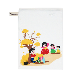 Toalla Hwangsil: Toalla de Mano y Cara de Lujo de Algodón Premium con Ilustración de Juego Tradicional Coreano, Jacquard para Baño - Product Image 3