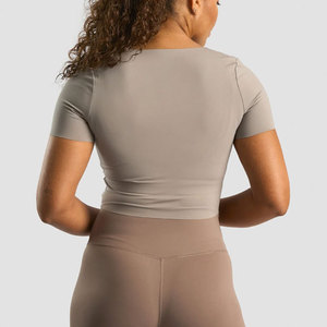 Camiseta Deportiva de Compresión para Mujer, OEM, Absorbe el Sudor, Color Personalizado, Cuello Profundo, Diseño Corto, Manga Corta - Product Image 6