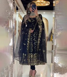 Robe longue Anarkali en tissu papillon lourd de style indien traditionnel, best-seller, avec dupatta de créateur pour femme, prête à porter pour les fêtes - Product Image 1