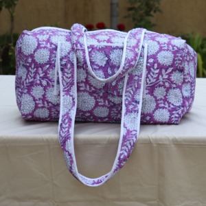 Bolsa de Viaje Deportiva Acolchada de Alta Calidad con Estampado Floral, Cierre de Cremallera, Portátil, Ligera y Ecológica para Mujer - Product Image 1