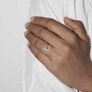 Fabriqué à la main au design unique 1.35 Ctw ovale Moissanite côté pierre bague Accents 925 argent Sterling VABS diamant marque en gros - Product Image 4