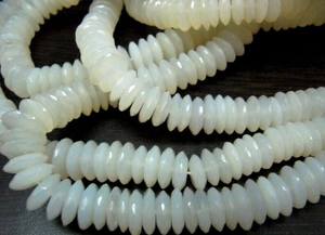 Piedra Lunar Blanca Natural, Corte Alemán, Cuentas Facetadas en Forma de Disco Graduado, Hilo de 8 Pulgadas - Product Image 2