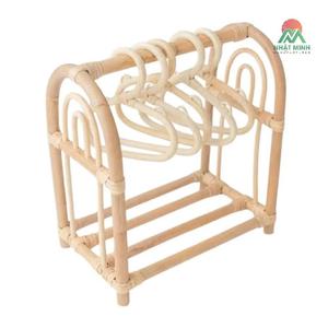 Cintres à vêtements pour poupées en rotin naturel, faits à la main, de qualité supérieure, cintres en bois pour jouets, présentoir à vêtements, décoration de chambre d'enfant, prete - Product Image 1