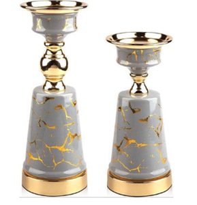 Tiges en fil d'or spiralé sur bases coniques en marbre blanc, disponibles à prix de gros. - Product Image 3