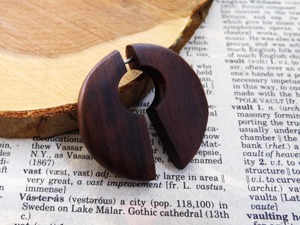 ต่างหูไม้โรสวูด รูปทรงครึ่งวงกลม ผิวเรียบเนียน วัสดุสำหรับงานฝีมือ - Product Image 3