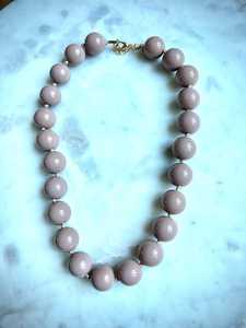 Collar de Perlas Naturales MN EXPORTS MNE-1173 para Mujer, Forma de Bola Gris, Joyería Hecha a Mano para Fiesta - Product Image 2