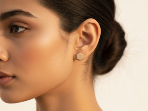 Pendientes Geométricos Hexagonales de Oro Sólido de 14k, Minimalistas para Uso Diario, Regalo de Boda o Compromiso, Joyería Unisex - Product Image 4