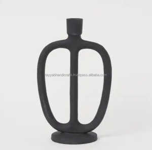 Bougeoir moderne en métal argenté et noir pour la décoration de la maison et des restaurants - Product Image 1