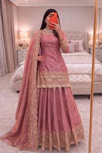 ชุดแต่งกายปาร์ตี้ lehenga choli ดีไซน์เนอร์ใหม่สำหรับงานแต่งงานแบบแห้งเร็วเย็บติดแน่นสองโทนสี - Product Image 5