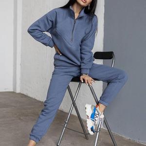 Conjunto Deportivo para Mujer con Sudadera Corta con Cierre de Media Cremallera y Logotipo Personalizado, Pantalones Deportivos con Bolsillos Laterales, Casual, Impermeable y Ecológico - Product Image 4