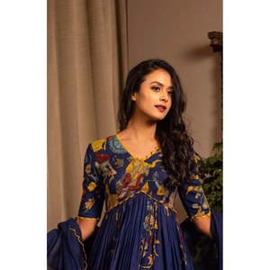 Belle fête porter haut-bas et Dupatta ensemble taille XL look élégant - Product Image 3