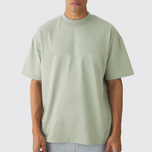 Camiseta de hombre de tejido grueso de 180 g/m², ecológica, de secado rápido, antiarrugas, transpirable, con logo personalizado, corte holgado y hombros caídos. - Product Image 4