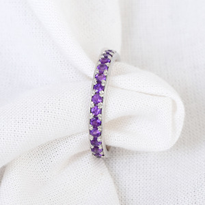 Anillo de Eternidad de Plata de Ley 925 Maciza para Mujer con Amatistas Engastadas en Pavé, Estilo Clásico, Joyería Fina para Uso Diario - Product Image 2