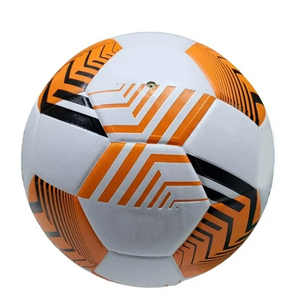 Ballon de football OEM blanc, orange et noir, motif entraînement, durable, gonflé, emballage officiel, taille 5, toucher doux - Product Image 1