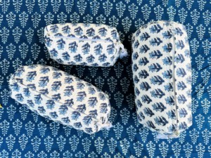 Ensemble de 3 trousses de toilette pour femmes, organiseur de cosmétiques matelassé, pochette de toilette faite à la main avec impression à blocs, accessoire de maquillage - Product Image 5