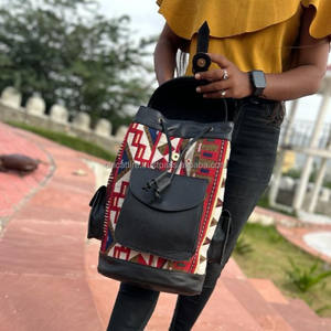 กระเป๋าเป้สะพายหลังหนังแจ็คการ์ดทำมือกระเป๋าหนังแท้ใช้ได้หลากหลายทุกเพศกระเป๋าดีไซน์วินเทจใหม่สินค้าจำนวนมาก - Product Image 6