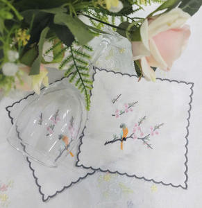 Servilletas de Bebidas Bordadas Personalizadas al por Mayor con Diseño de Durazno y Pájaro, Servilletas de Cóctel de Polilino con Borde Festoneado para Eventos en el Hogar y Bares - Product Image 4