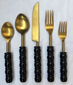 Ensemble de couverts vintage avec manche en bambou et ustensiles en métal doré, vaisselle durable pour les occasions de mariage - Product Image 4