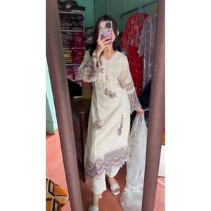 Beau haut et bas de fête blanc avec ensemble élégant de taille Dupatta XL par Bhanderi -BE - Product Image 3