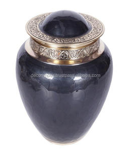 Urnes funéraires modernes en laiton fait main - Contenants de stockage de cendres de haute qualité pour la décoration intérieure - Product Image 2