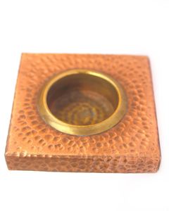 Support de bougie artisanal en laiton Trinetra pour bougie chauffe-plat, bol à bougie Diya pour la décoration de table à la maison, Diwali 5x2.5x2.75 LWH - Product Image 3
