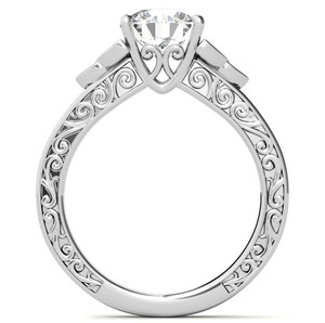 Bague en moissanite taille ronde en argent sterling 925 plaqué or blanc, solitaire de luxe pour fiançailles, mariage, promesse ou mariée - Product Image 2