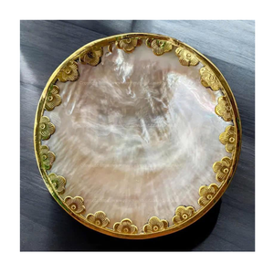 Plateau décoratif de luxe fait main en nacre naturelle de coquillage marin avec forme de poisson argenté et doré, artisanat sur mesure, vente en gros - Product Image 3